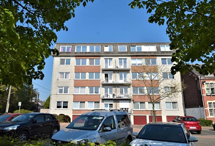 Place Hubert Delrez, HEUSY - Appartement 2 pièces à louer