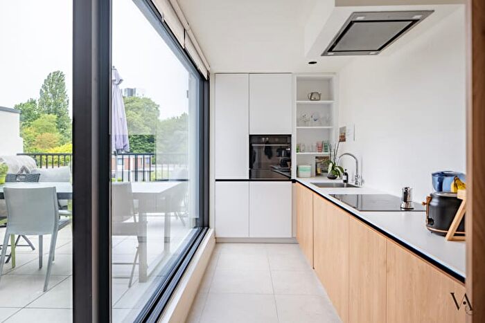 JeanBaptiste Van Monsstraat, Leuven : Maison 18 pièces à louer