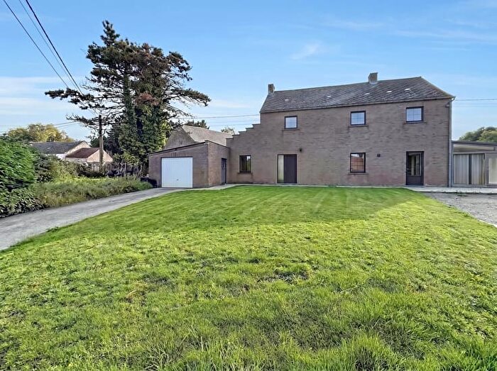 Rue de Binche, Montsaintegeneviève : Maison 3 pièces à vendre