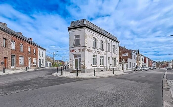 Maison 4 pièces à Rue Albert er, LEVALTRAHEGNIES, à vendre