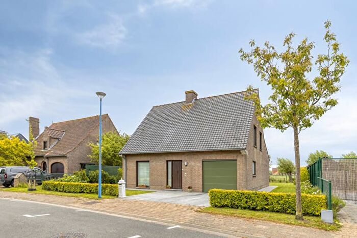 Maison 4 pièces à vendre à Ammanswallestraat, Oostduinkerke