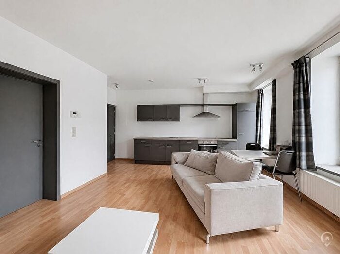 Rempart des Béguines, Ciney : Appartement 2 pièces à louer