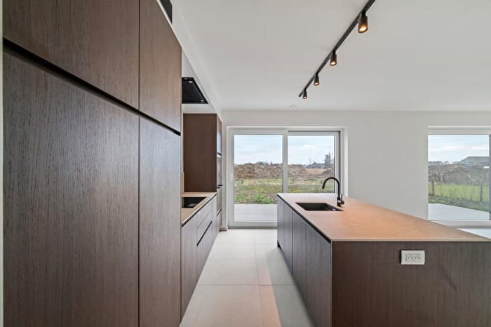 Maison 14 pièces à vendre à Honzebroekstraat, Roeselare