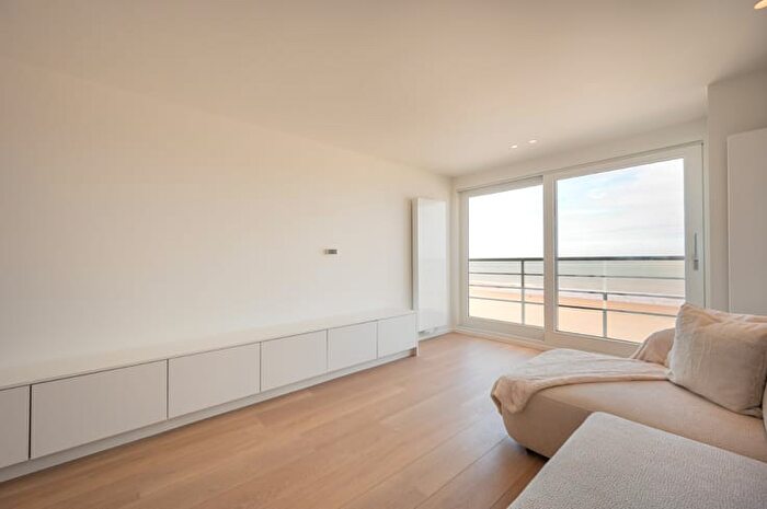 Appartement 8 pièces à vendre à ZeedijkDuinbergen, Duinbergen