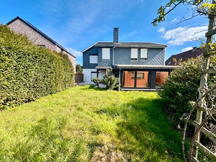 Rue De Jeneffe, FexheleHautClocher - Maison 3 pièces à vendre