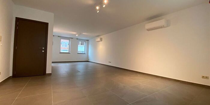 Appartement 2 pièces à rue de Tournai, LeuzeenHainaut, à louer