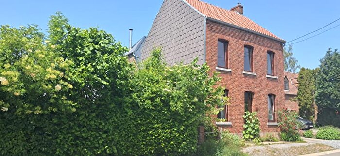 Maison 8 pièces à Rue Du Fosteau, Thuin, à vendre