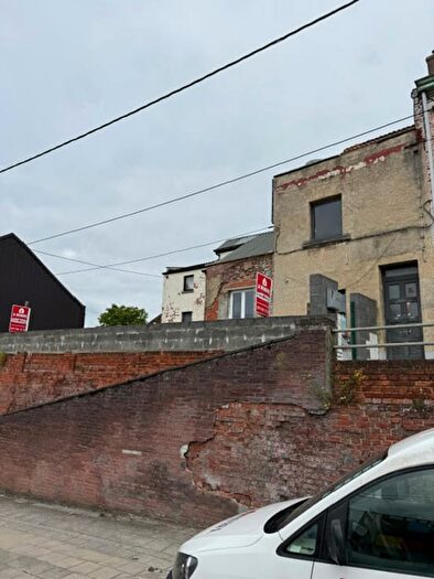 Maison 5 pièces à Chaussee de Fleurus, Gilly, à vendre
