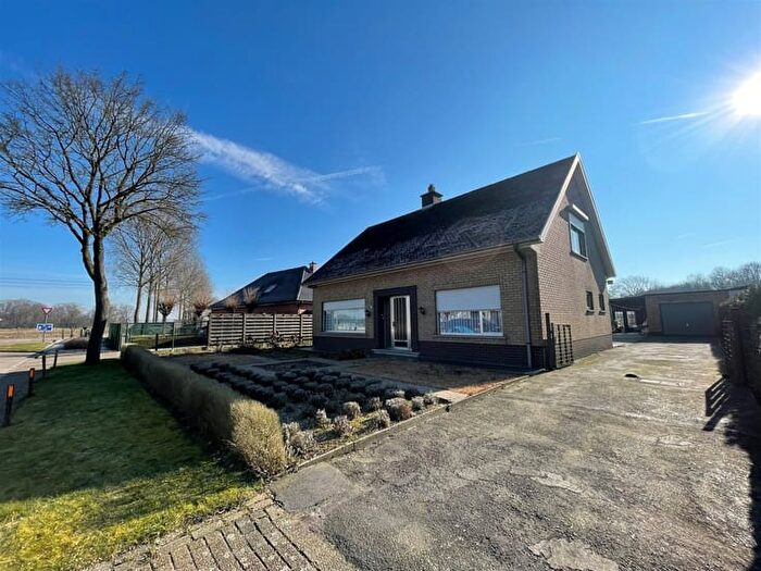 Maison 3 pièces à vendre à SintPietersnieuwstraat, SINTGILLISWAAS