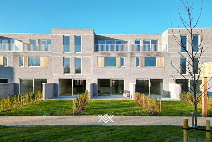 Maison 11 pièces à HeerwegZuid, Zwijnaarde, à vendre