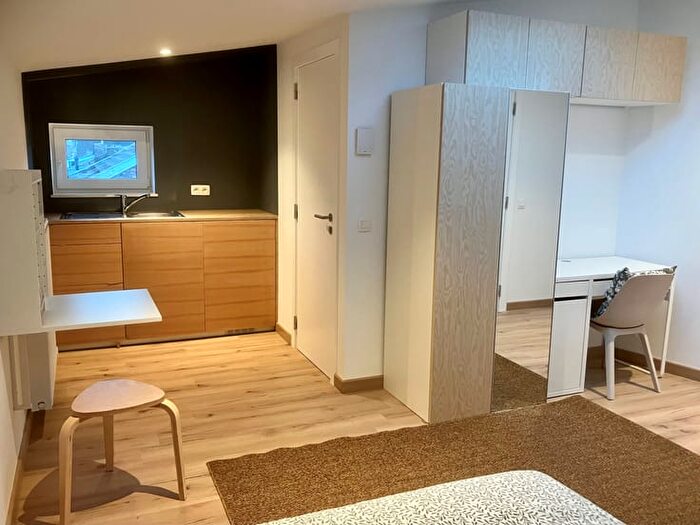 Appartement 4 pièces à Rue Des Armuriers, Liège, à louer