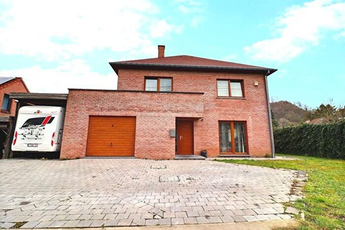 Maison 3 pièces à vendre à rue des Ecoles, Charleroi MonceausurSambre