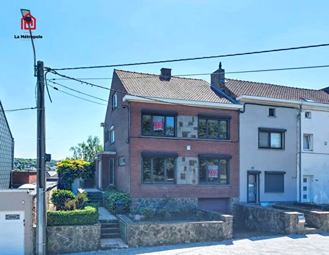 rue de Québec, Charleroi Couillet : Maison 3 pièces à vendre