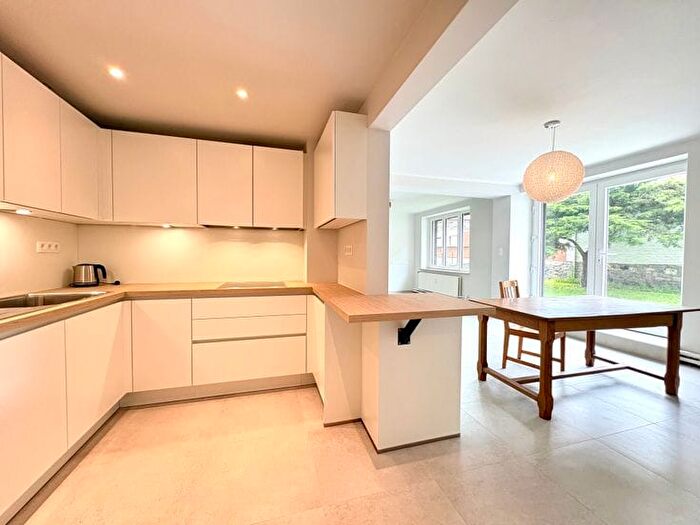 Boulevard Isabelle Brunell, Namur : Appartement 3 pièces à louer