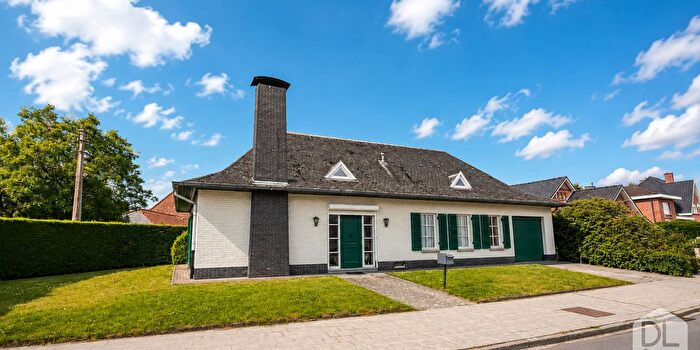 Maison 4 pièces à vendre - Moeskroen, Henegouwen