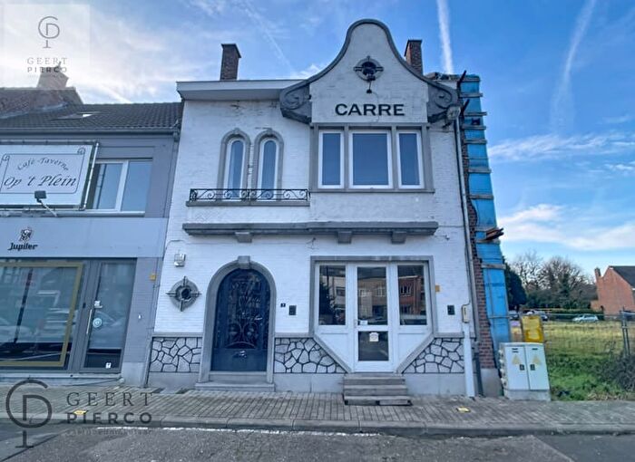 Maison 12 pièces à Marktplein, Landen, à vendre