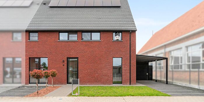 Maison 4 pièces à vendre à Vrijgeweidestraat, Oostkamp