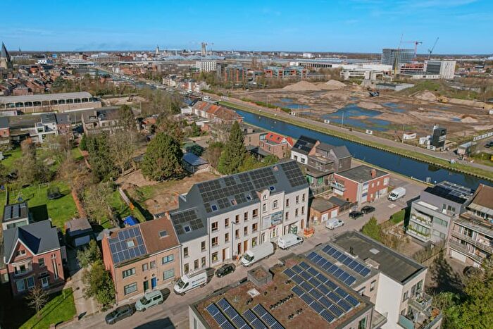 Appartement 3 pièces à vendre à Voetbalstraat, Mechelen
