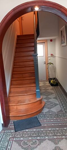 Rue Piervenne, B : Appartement 4 pièces à louer