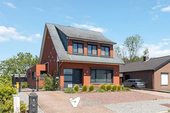 Maison 3 pièces à SintRochusstraat, BALEN, à vendre