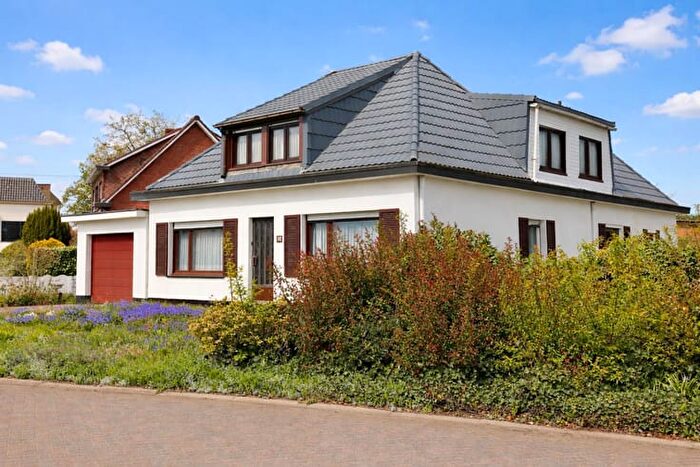 Maison 3 pièces à OnzeLieveVrouwestraat, Zandhoven, à vendre