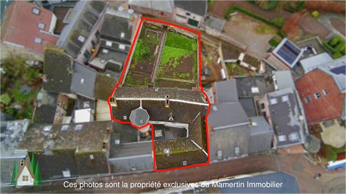 Maison 20 pièces à vendre à Rue Du Chapître, FosseslaVille