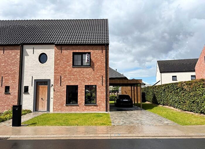 Maison 13 pièces à Te Groeneweghe, Roeselare, à louer