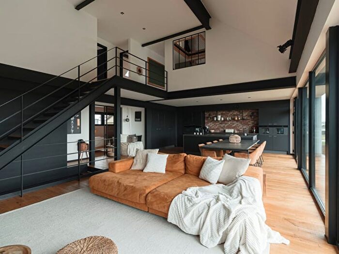 Rue des Bouvreuils, ÉTALLE : Maison 4 pièces à vendre