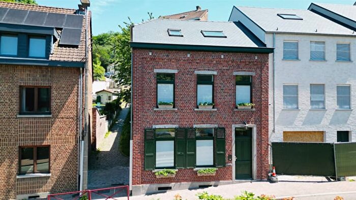 Maison 4 pièces à Rue Auguste Lannoye, MontSaintGuibert, à vendre