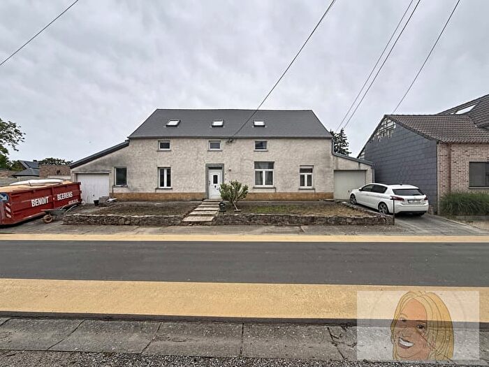Maison 13 pièces à vendre à Rue Pierre Laurent, Éghezée