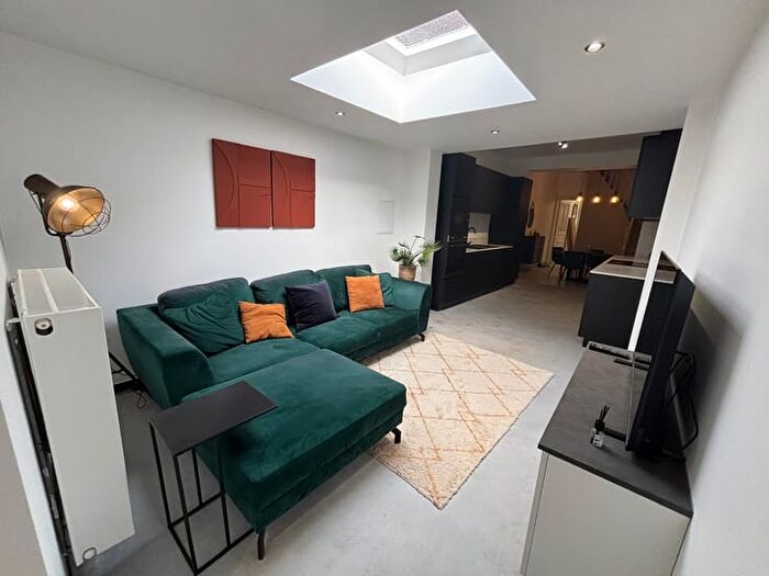 Rue Jonet, Charleroi : Maison 8 pièces à louer