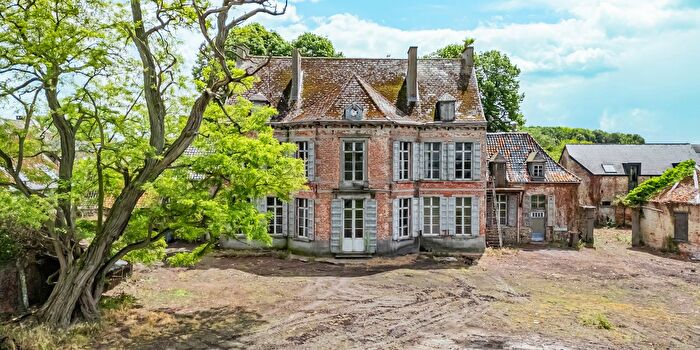 Avenue des tilleuls, VellereilleleSec : Maison 10 pièces à vendre
