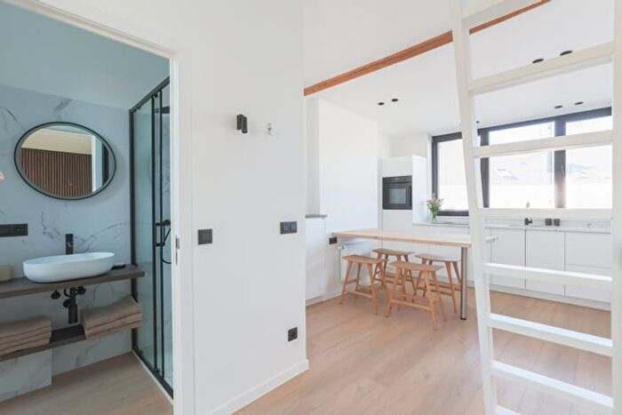 Appartement à Graaf van Egmontstraat, Antwerpen, à louer