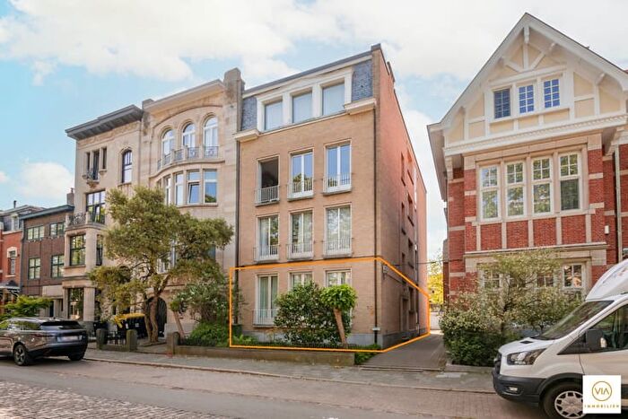 Troyentenhoflaan, BERCHEM : Appartement 3 pièces à vendre