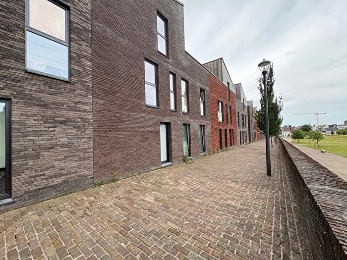 Maison 3 pièces à Ephrem Delmottestraat, Ronse, à louer