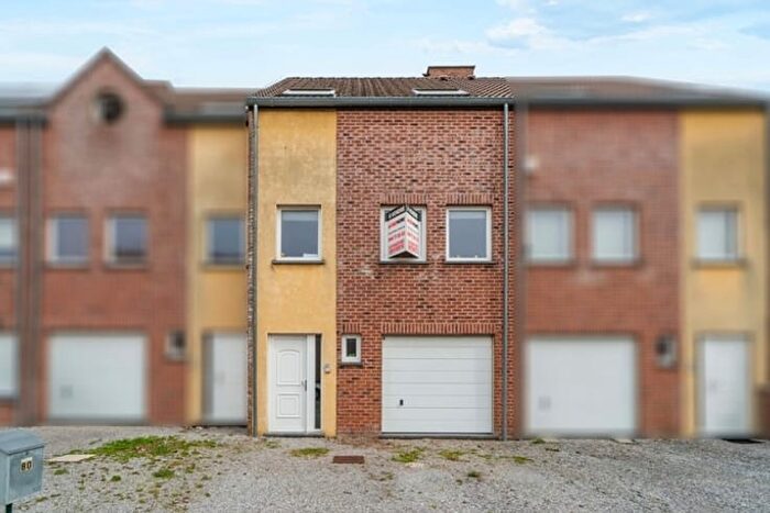 Maison 11 pièces à vendre à Rue Scoumanne, Strépybracquegnies