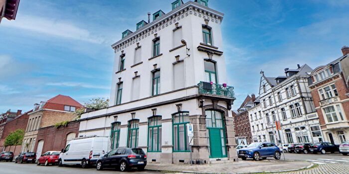 Appartement 12 pièces à Tournai, Henegouwen, à vendre