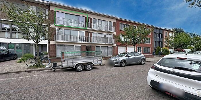 Appartement à Oversneslaan, Wilrijk, à louer
