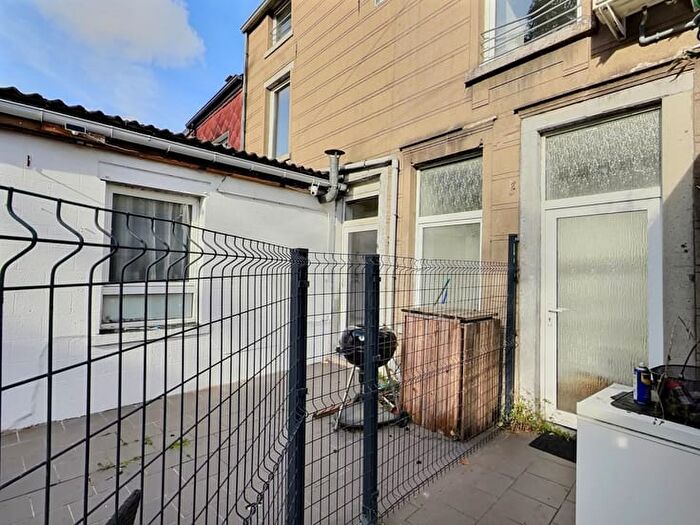 PLACE GAMBETTA, Roux - Maison 7 pièces à vendre
