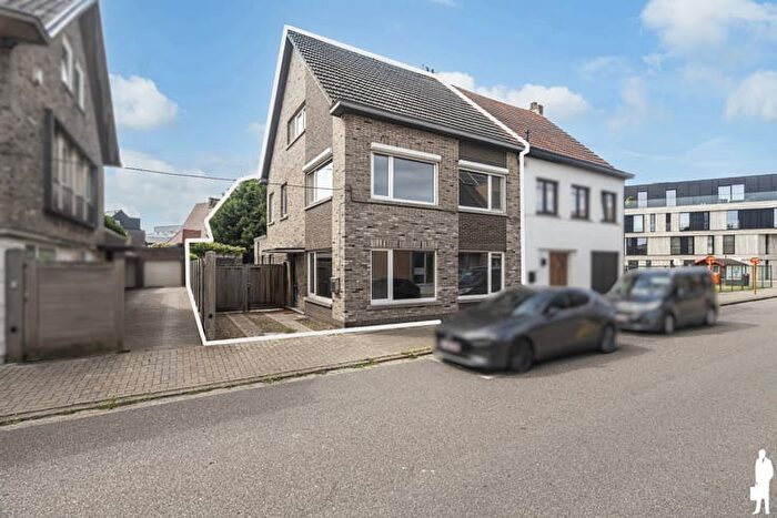 SintPaulusstraat, Mol : Maison 4 pièces à vendre