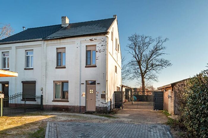 Maison 4 pièces à vendre à Achelmansstraat, Wijchmaal