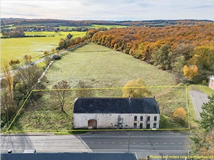 Maison 5 pièces à Rue de Dinant, BEAURAING, à vendre