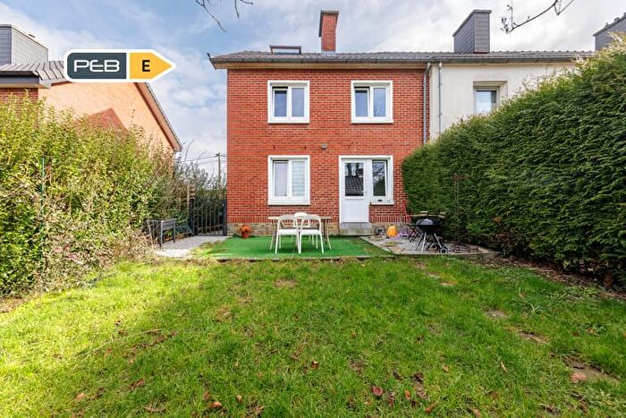 Maison 8 pièces à vendre à Rue Des Tilleuls, Sombreffe