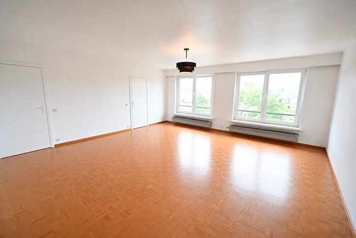 Julius Delaplacestraat, SintKruis : Appartement 9 pièces à louer