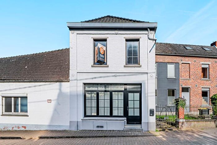 Maison 13 pièces à vendre - Rue de la Station, Obourg