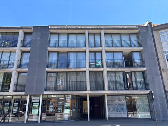 Bredabaan, Brasschaat : Appartement 11 pièces à louer