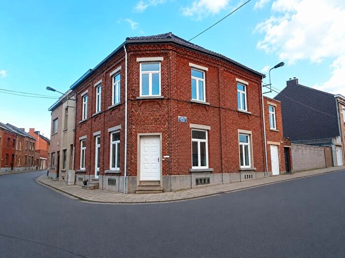 Maison 4 pièces à Rue Des Hauchies, Charleroi, à louer