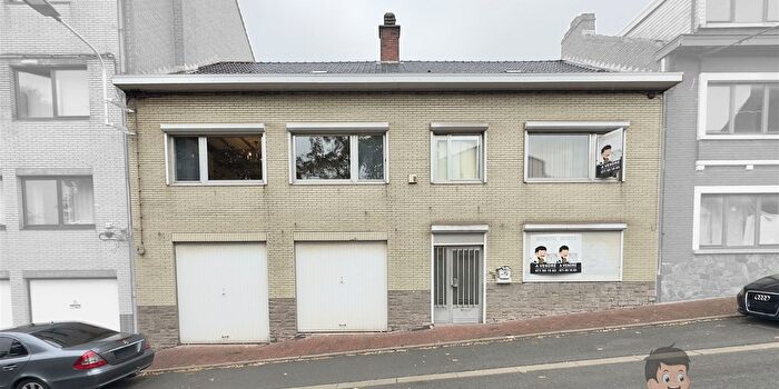 Charleroi, Henegouwen : Maison 3 pièces à vendre