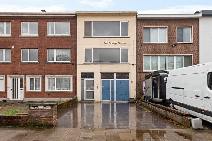 August van de Wielelei, DEURNE : Maison 2 pièces à vendre