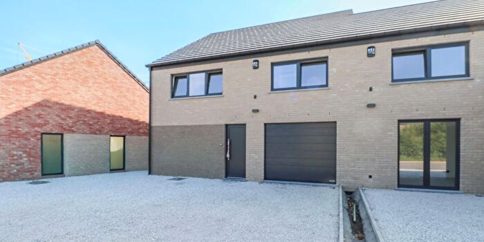 Maison 4 pièces à Mettet, Namen, à louer